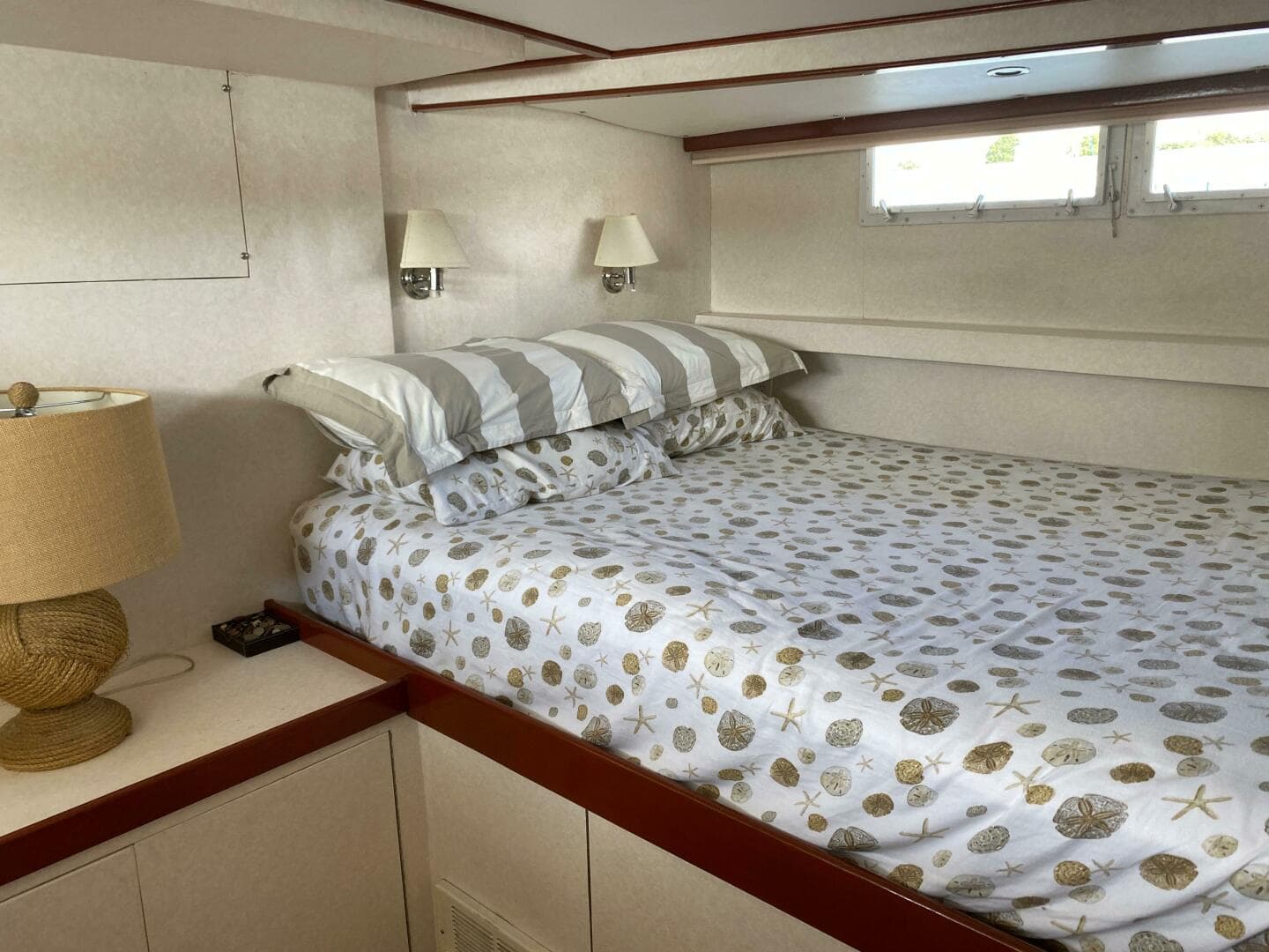 1973 Chris-Craft 47 Commander Flush Deck