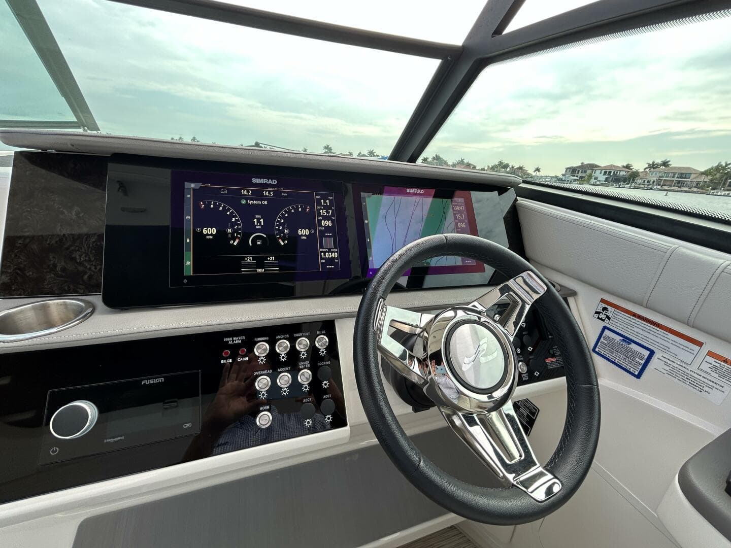 2021 320 Sundancer - Moor To Sea - Helm