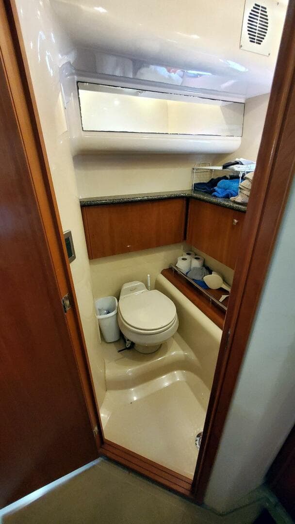 Master Head Toilet
