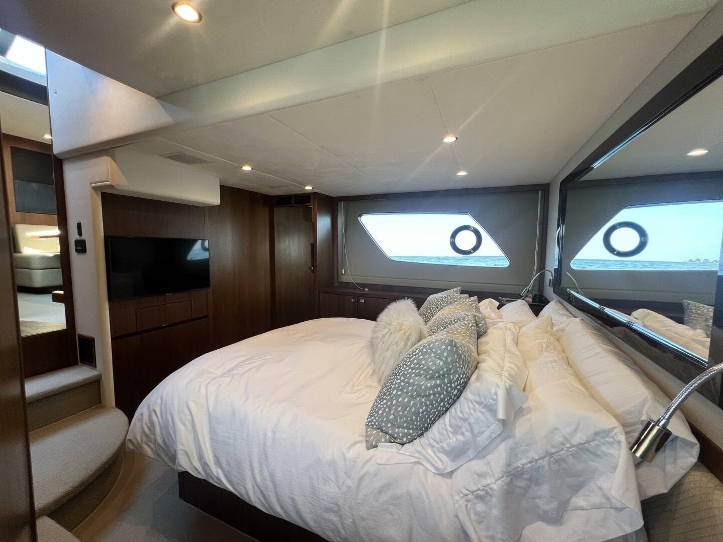2015 Princess V52