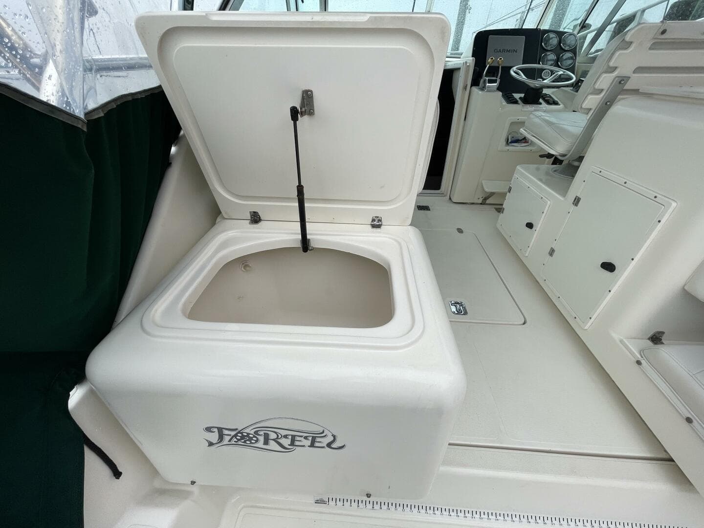 2000 Pursuit 3000 Express