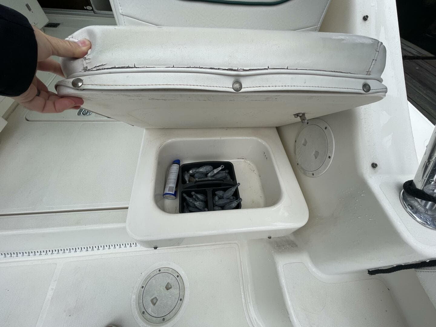 2000 Pursuit 3000 Express