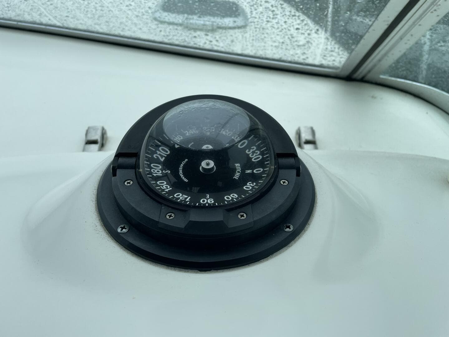 2000 Pursuit 3000 Express