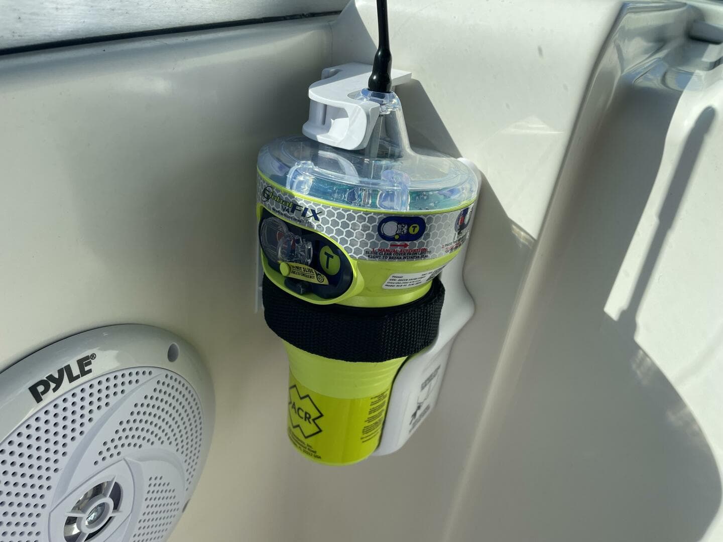 2000 Pursuit 3000 Express