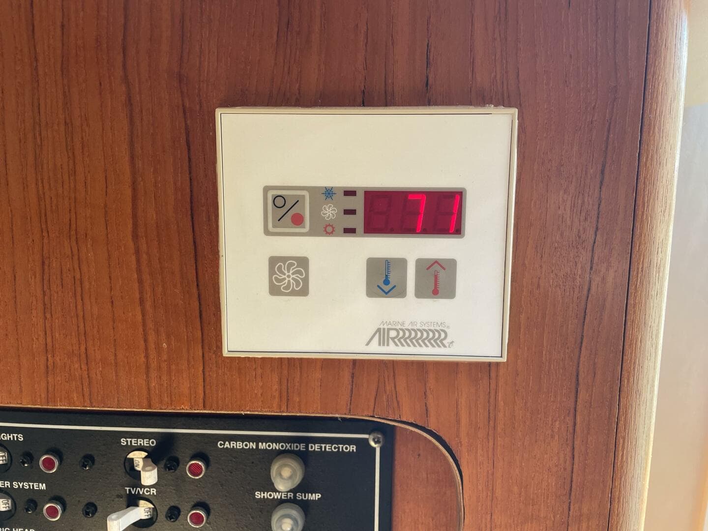 2000 Pursuit 3000 Express