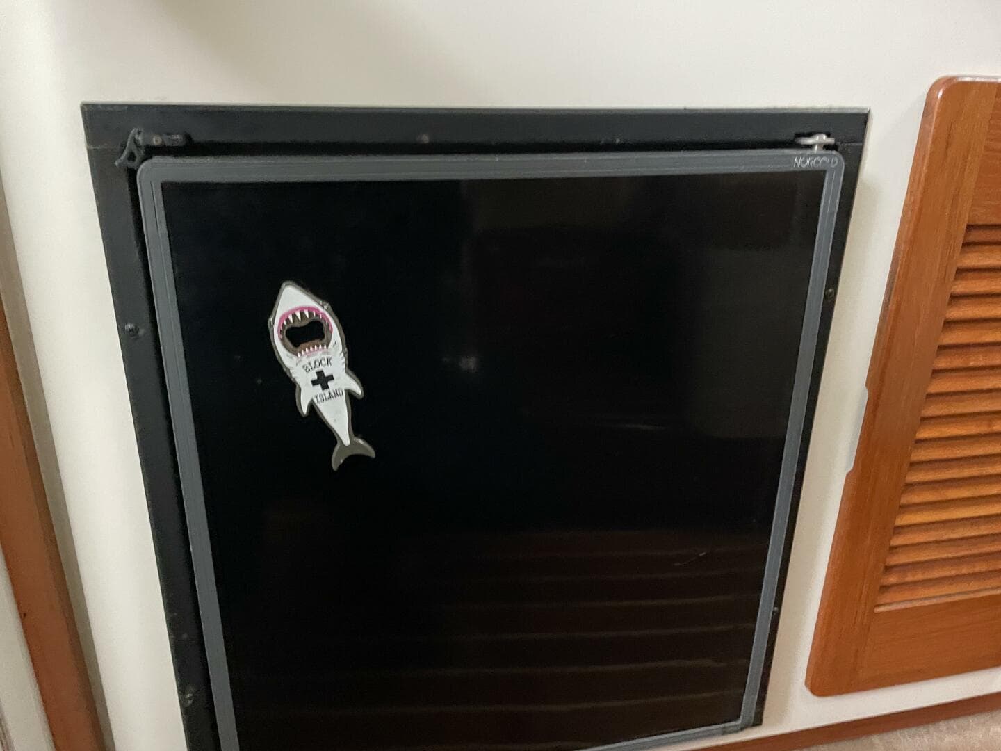 2000 Pursuit 3000 Express