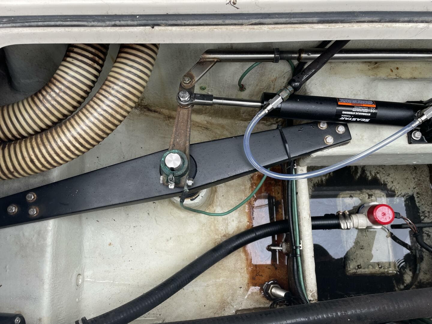 2000 Pursuit 3000 Express