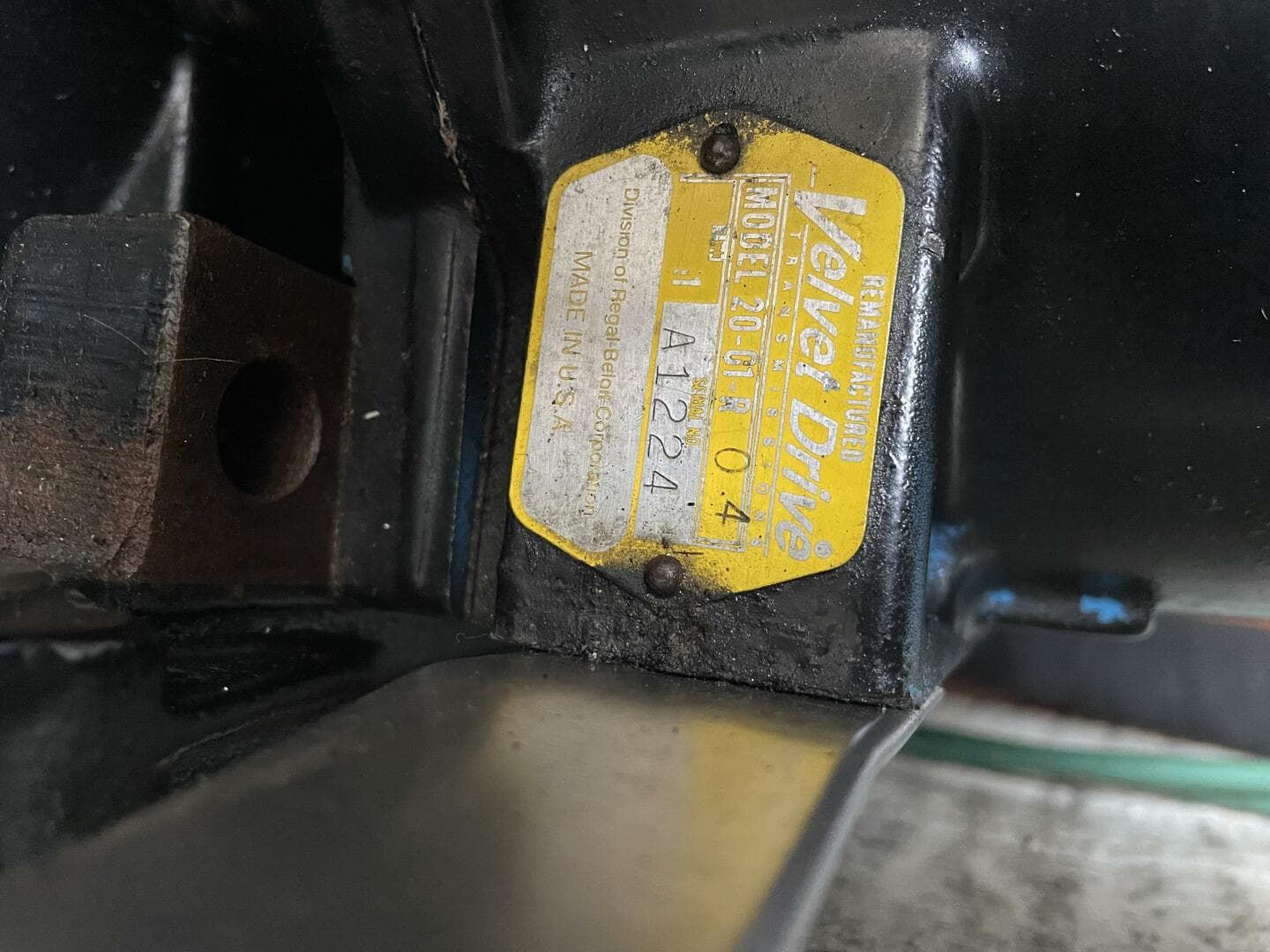 2000 Pursuit 3000 Express