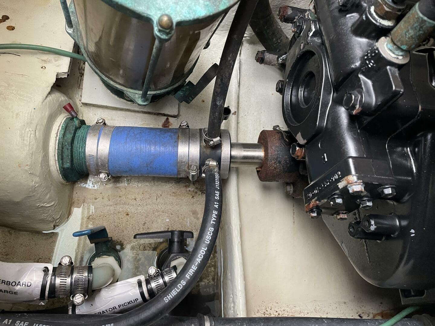 2000 Pursuit 3000 Express