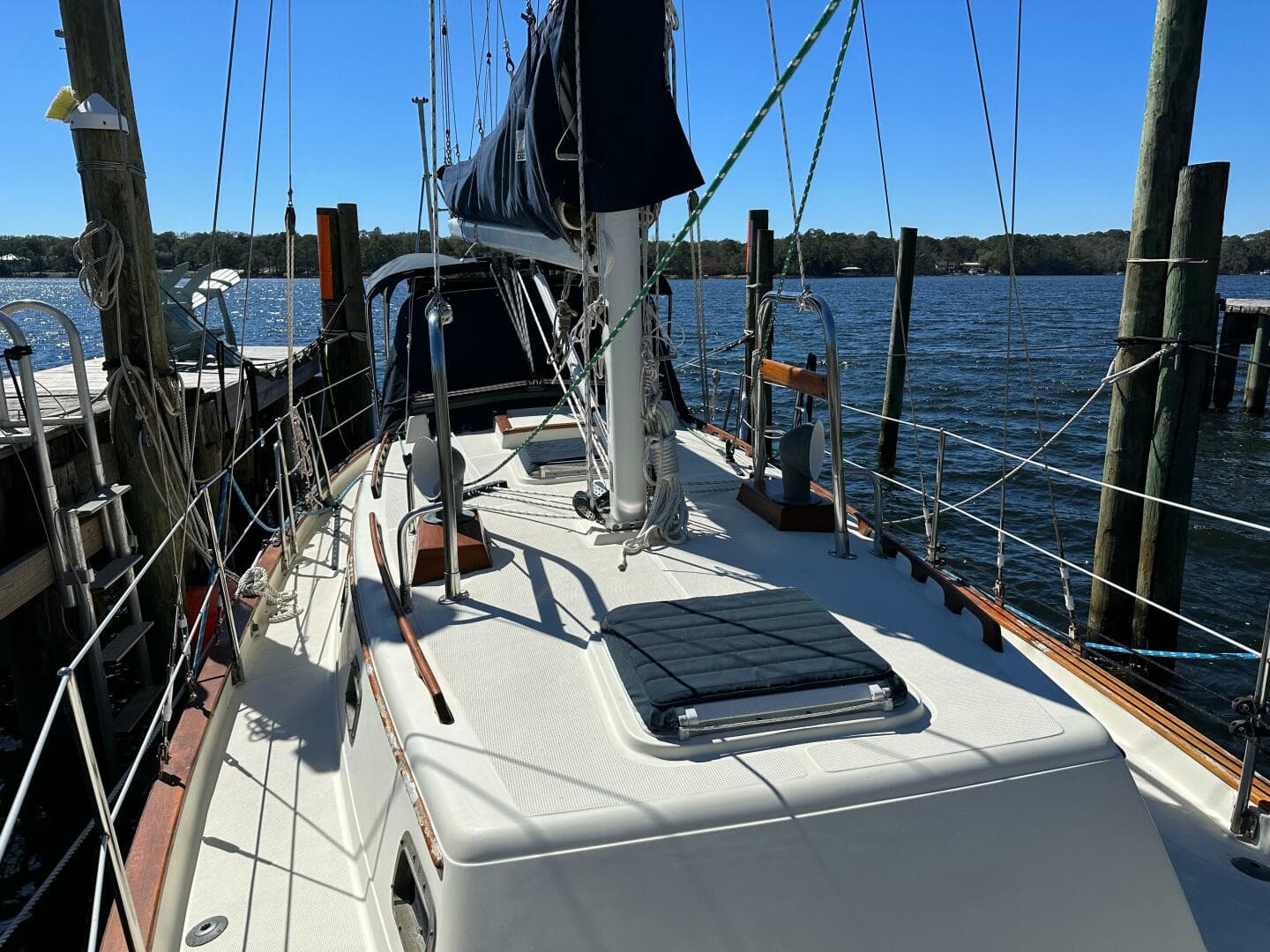 1998 Pacific Seacraft Crealock 37