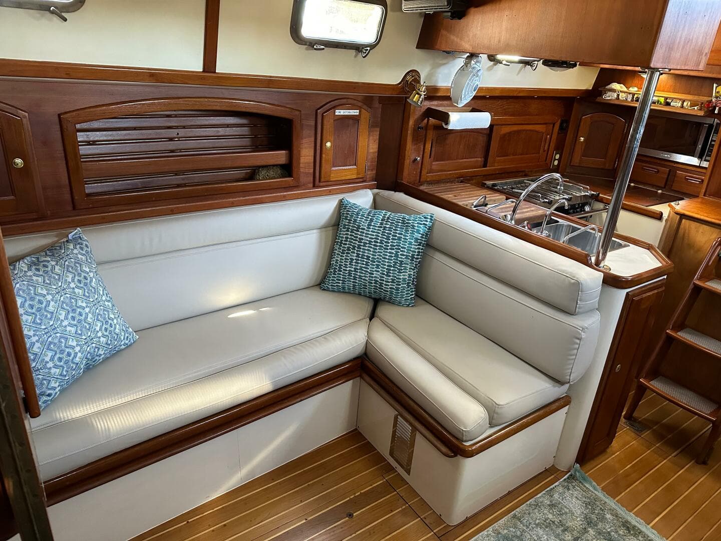 1998 Pacific Seacraft Crealock 37