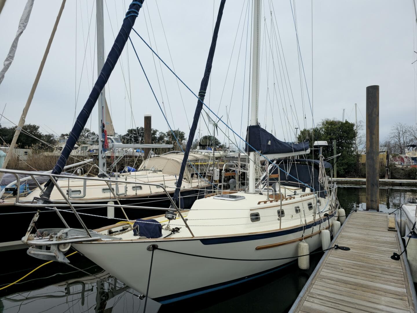 1998 Pacific Seacraft Crealock 37