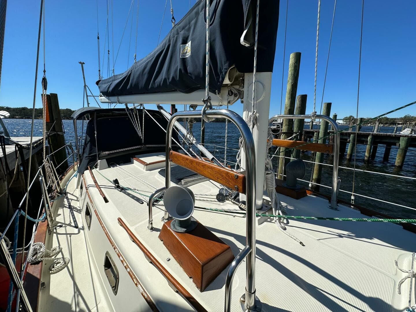 1998 Pacific Seacraft Crealock 37