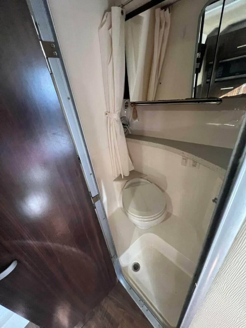 Regal 28 Express-Head