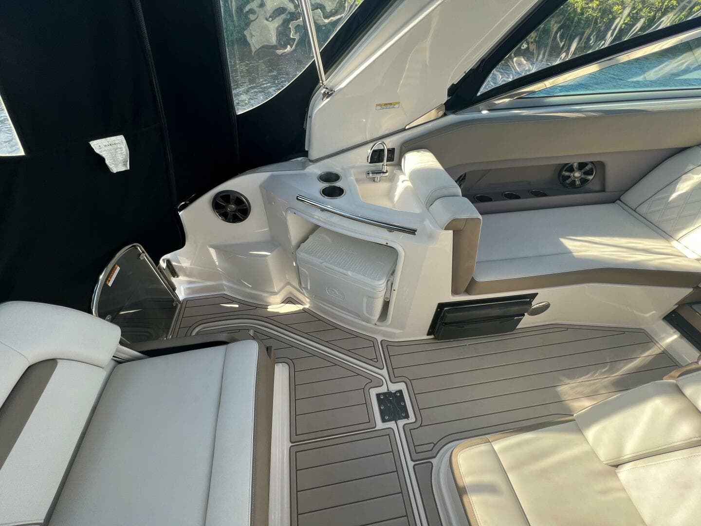 Regal 28 Express-Deck