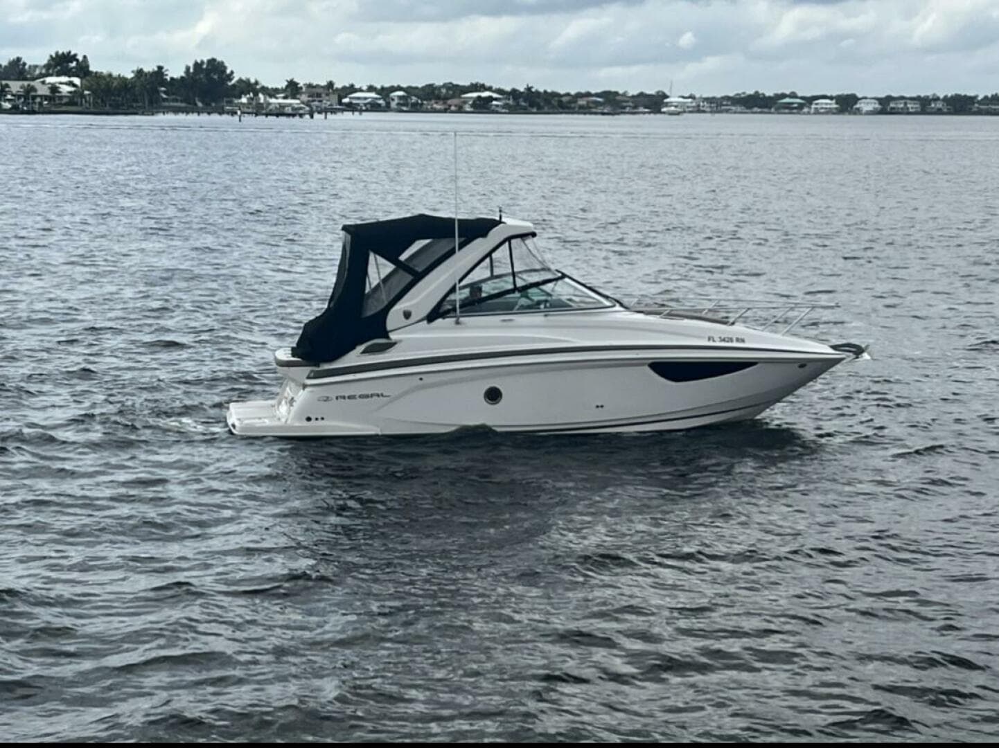 Regal 28 Express-Profile