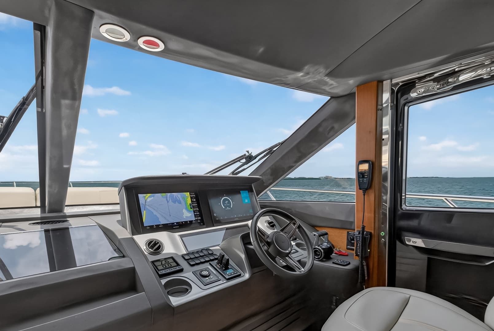 2021 Princess F70