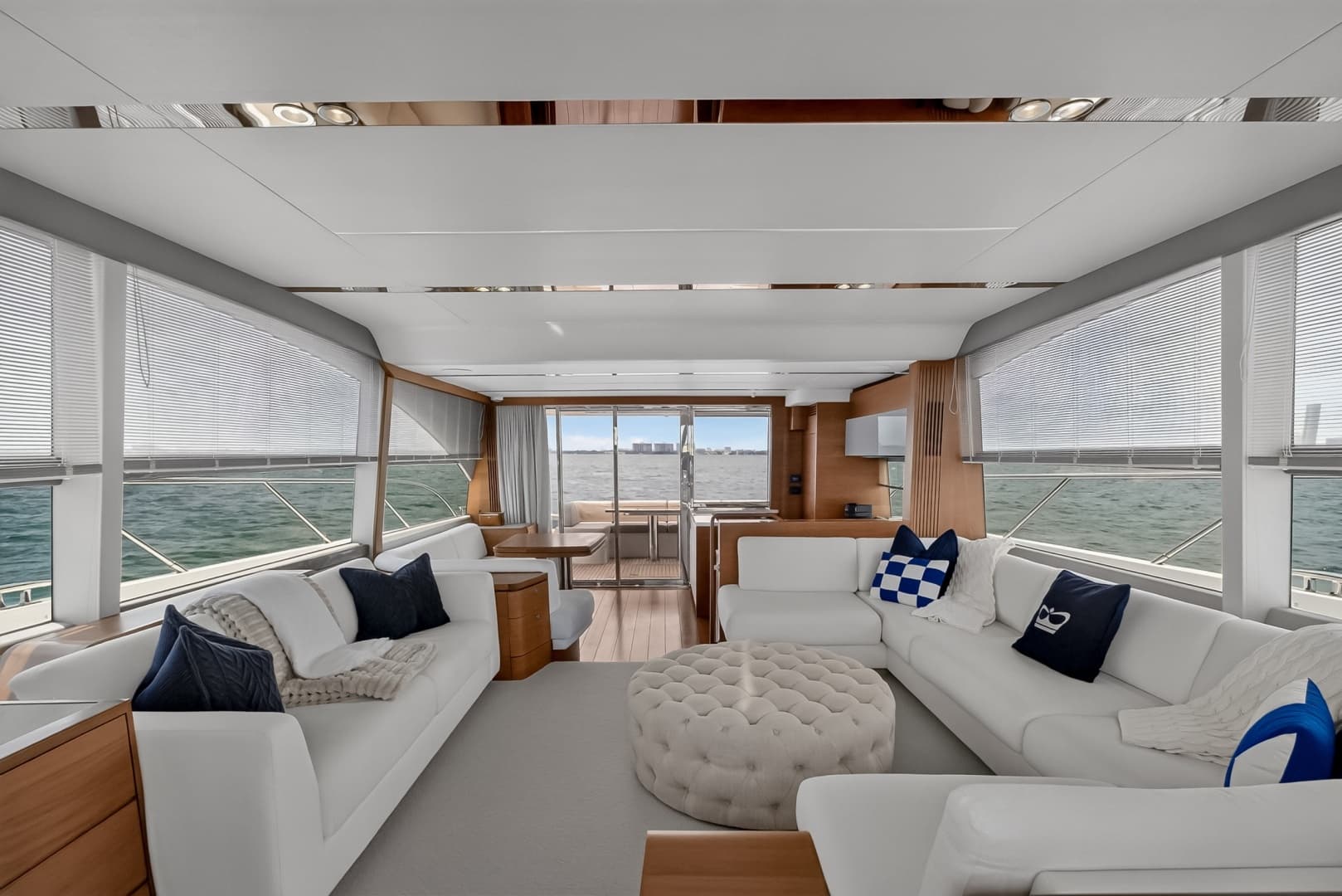 2021 Princess F70