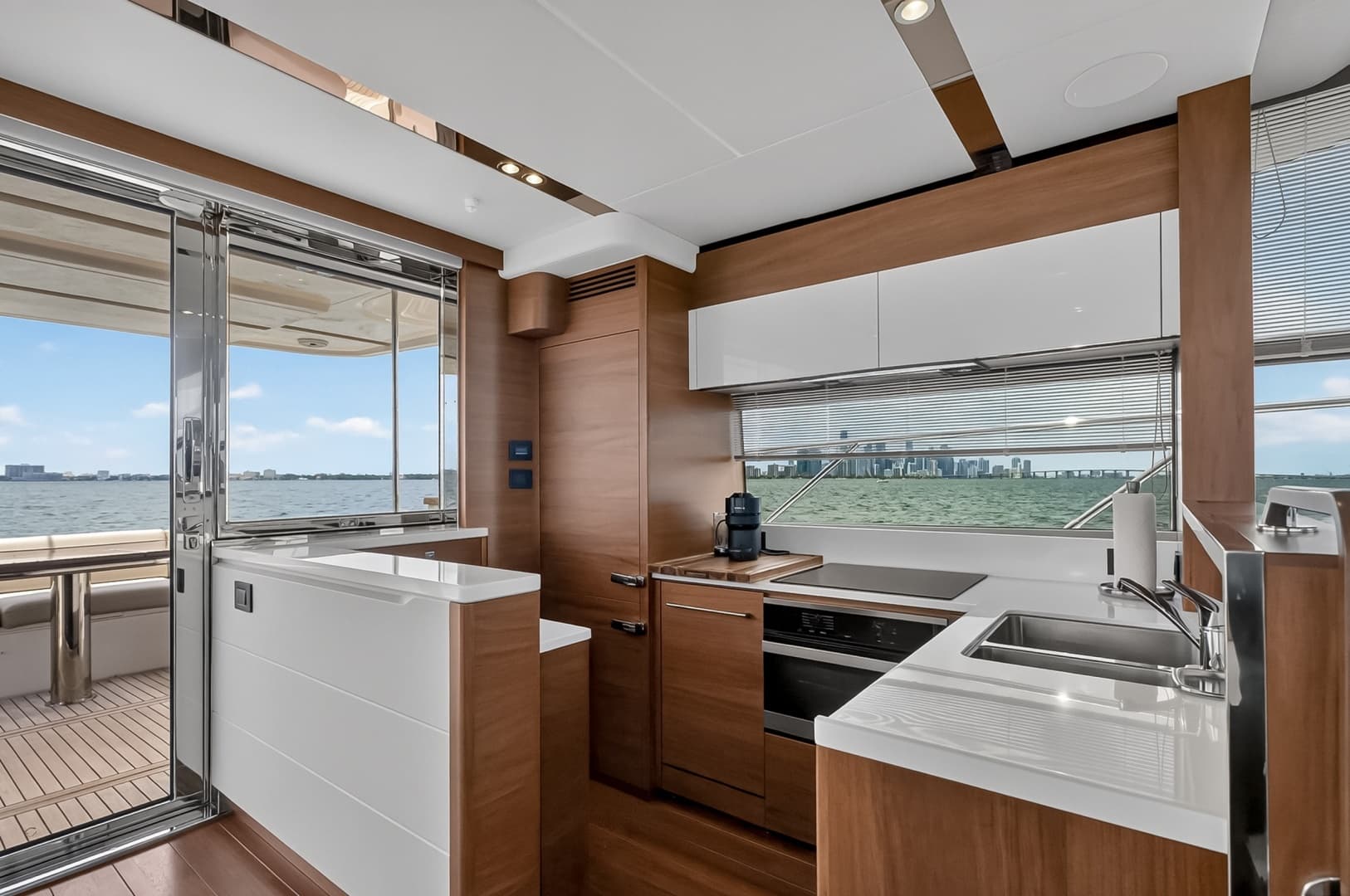 2021 Princess F70