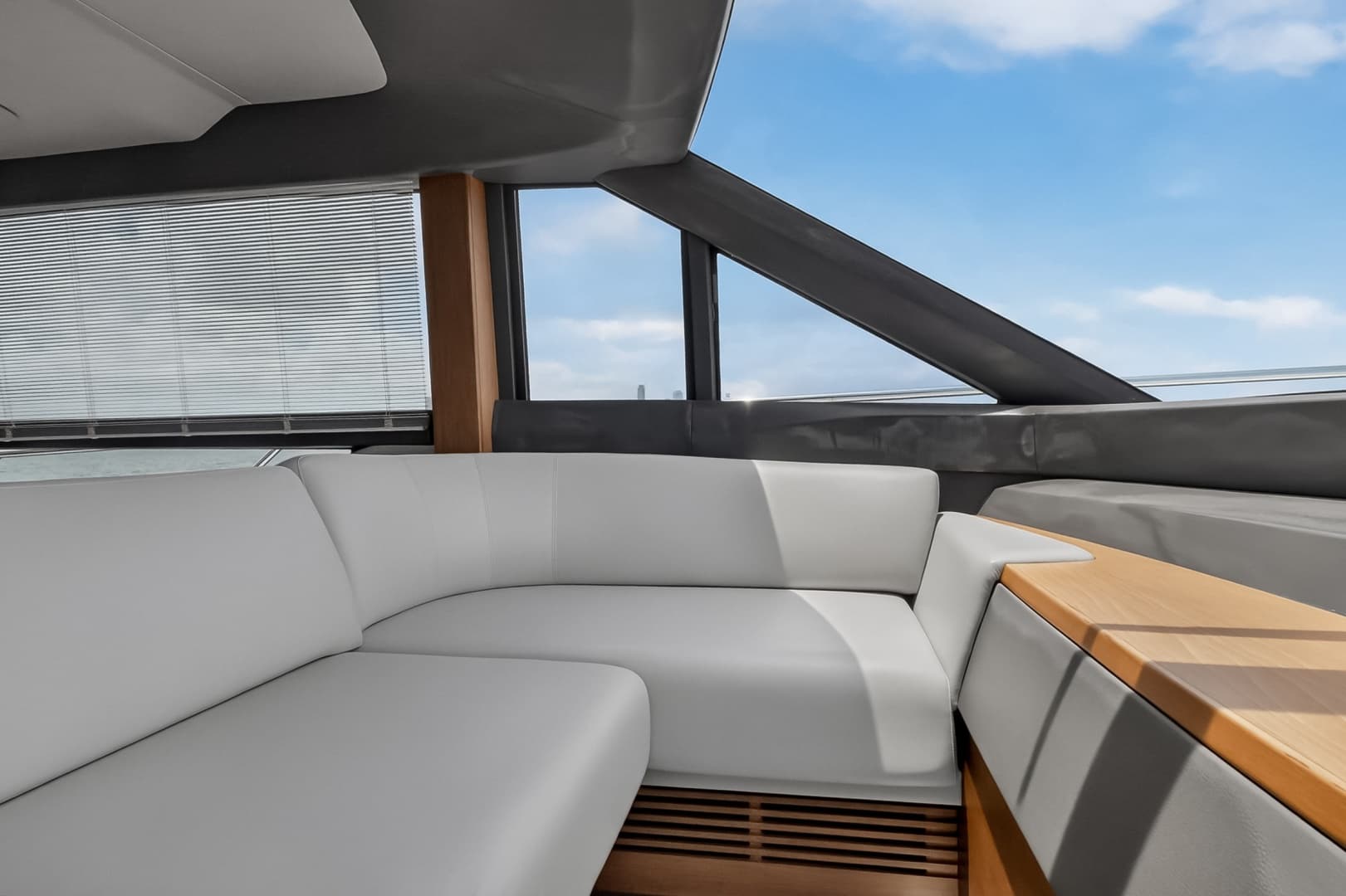 2021 Princess F70