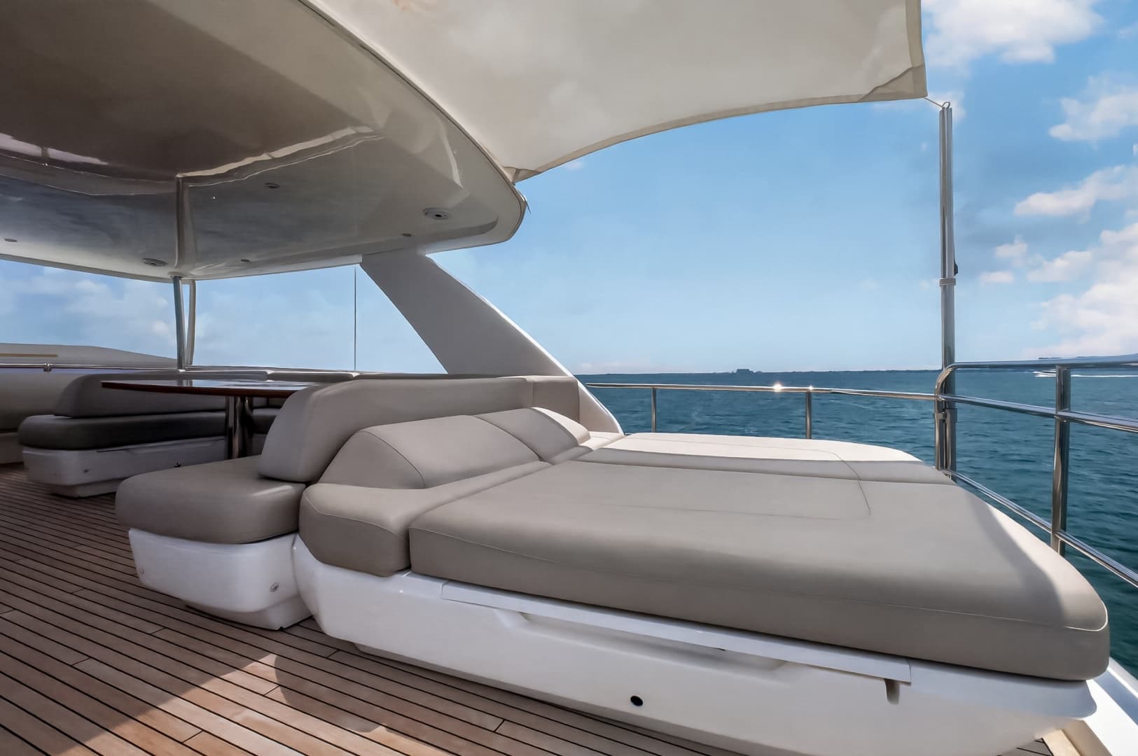 2021 Princess F70