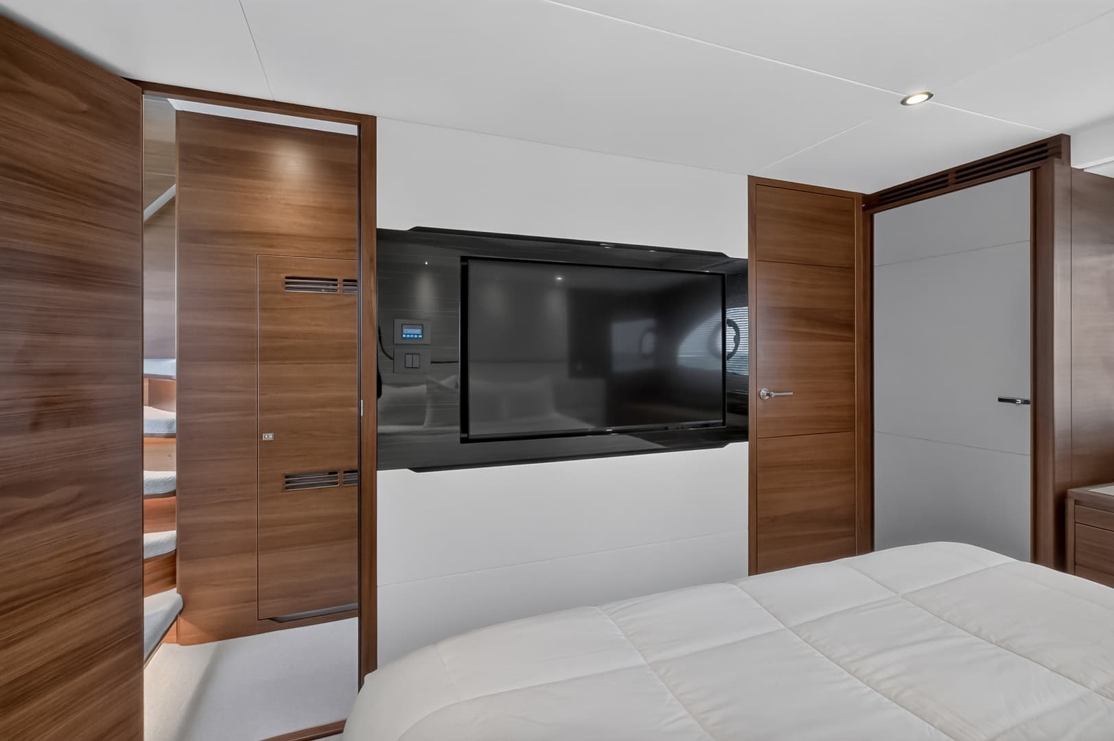 2021 Princess F70