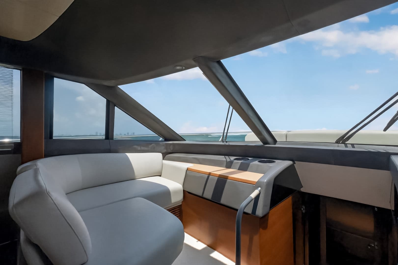 2021 Princess F70