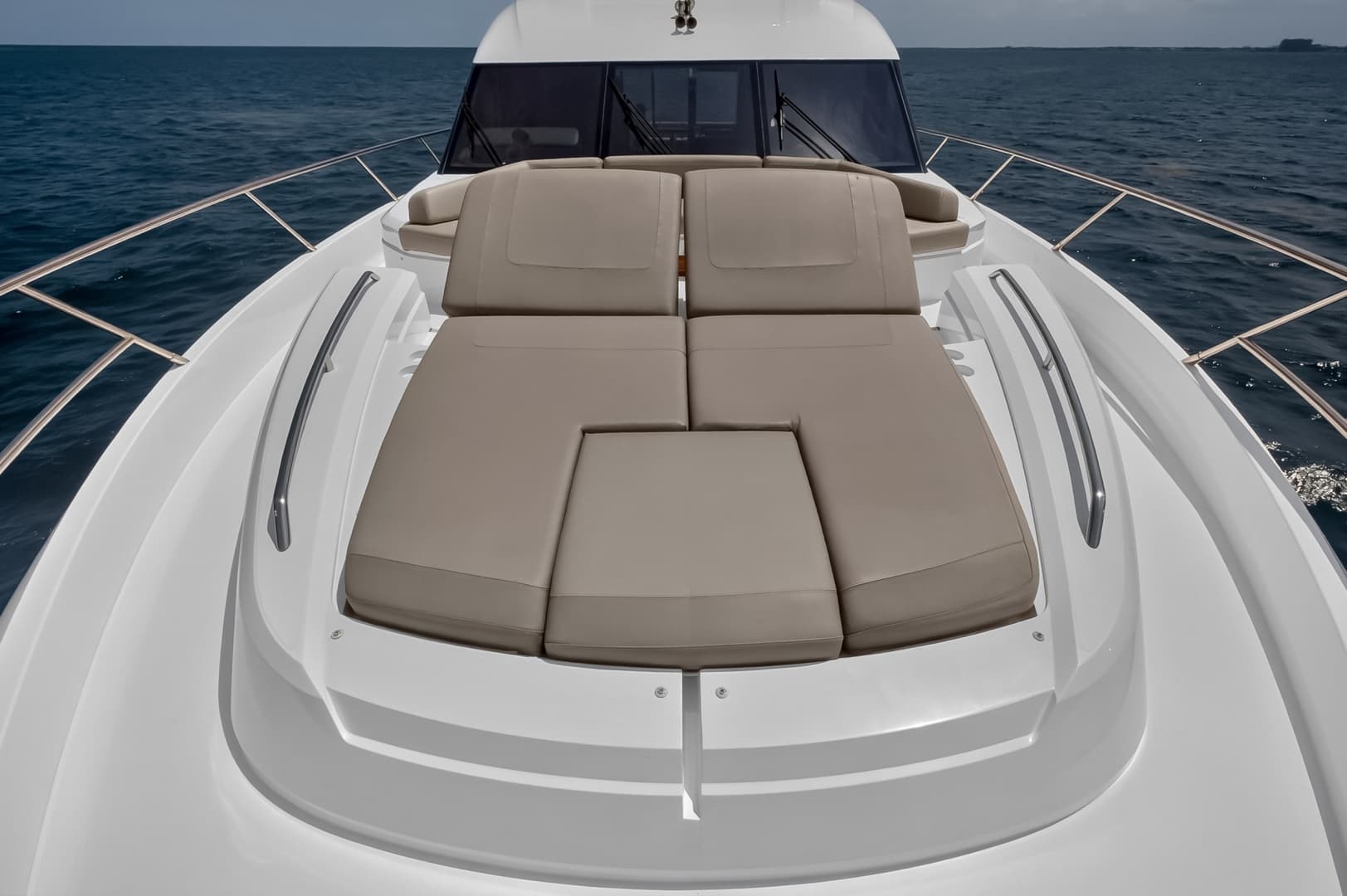 2021 Princess F70