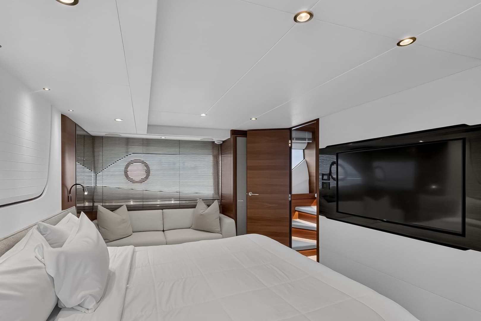 2021 Princess F70