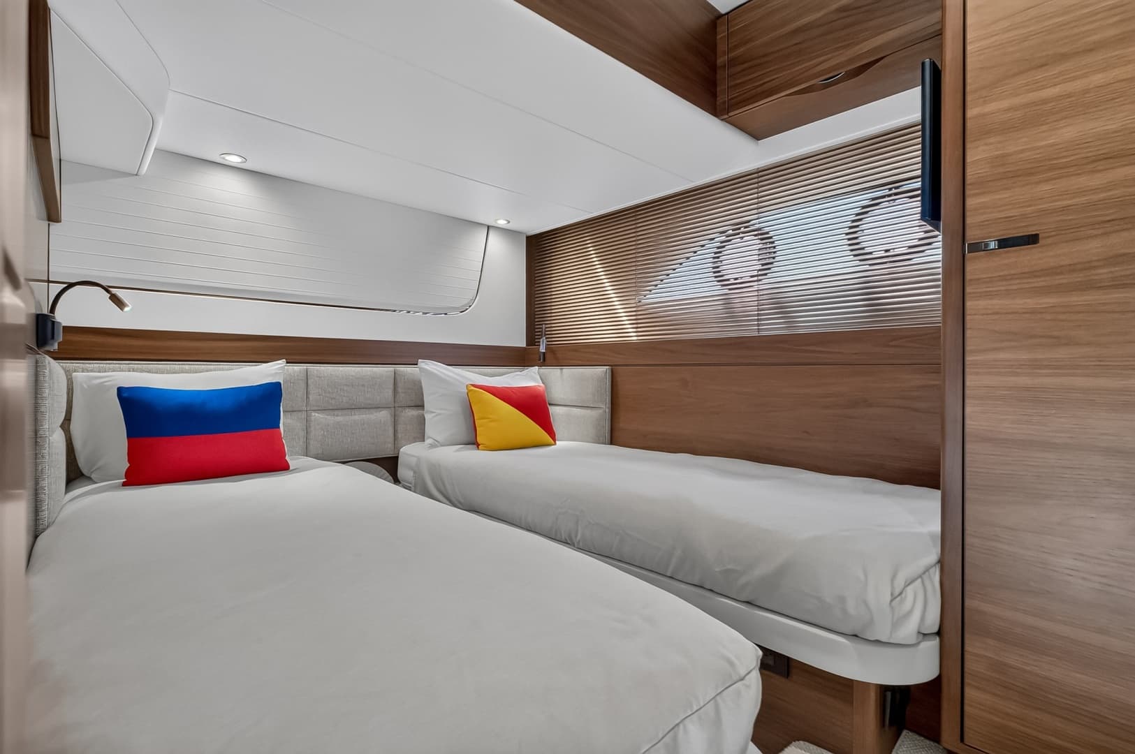 2021 Princess F70