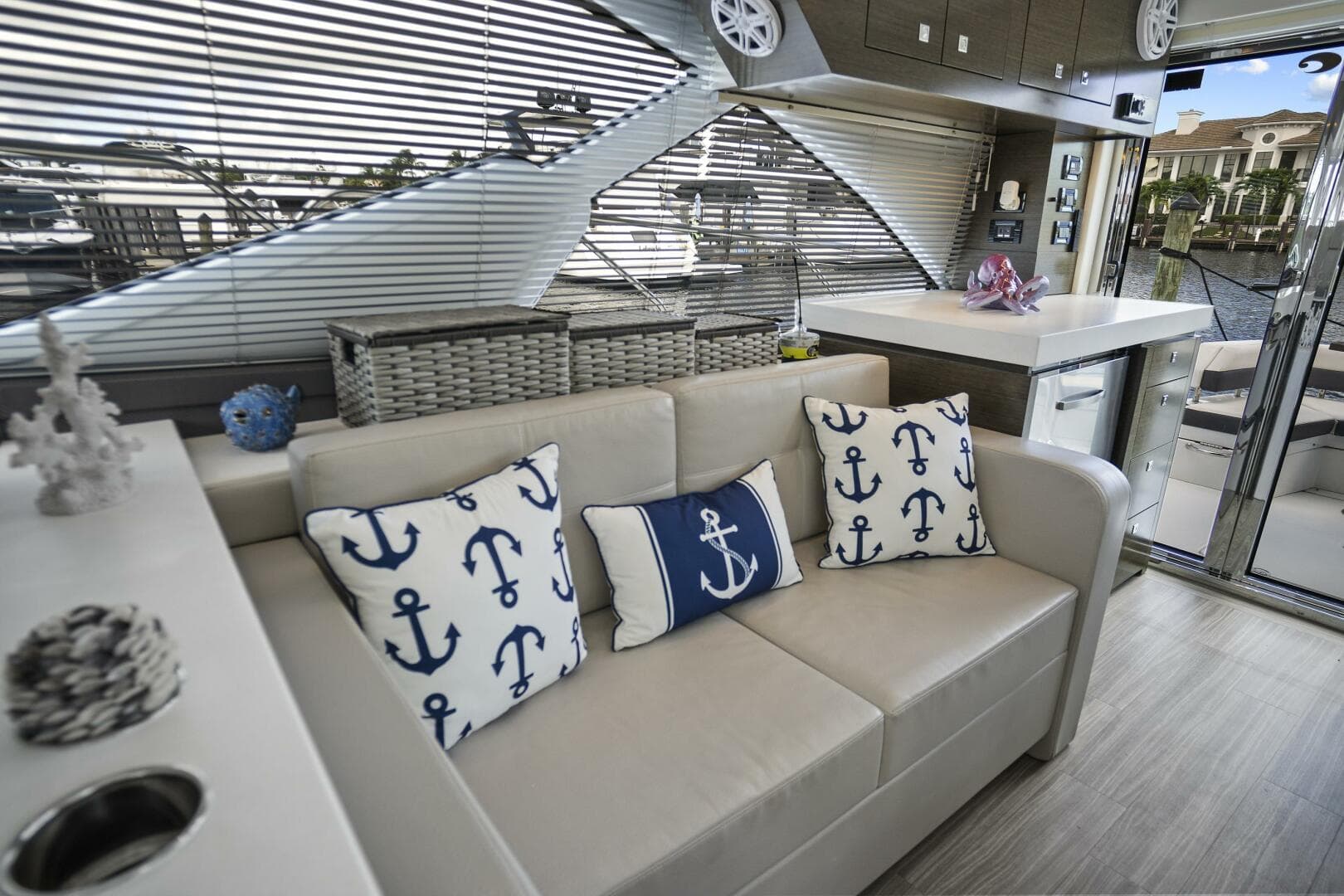 2019 Cruisers Yachts 54 Cantius