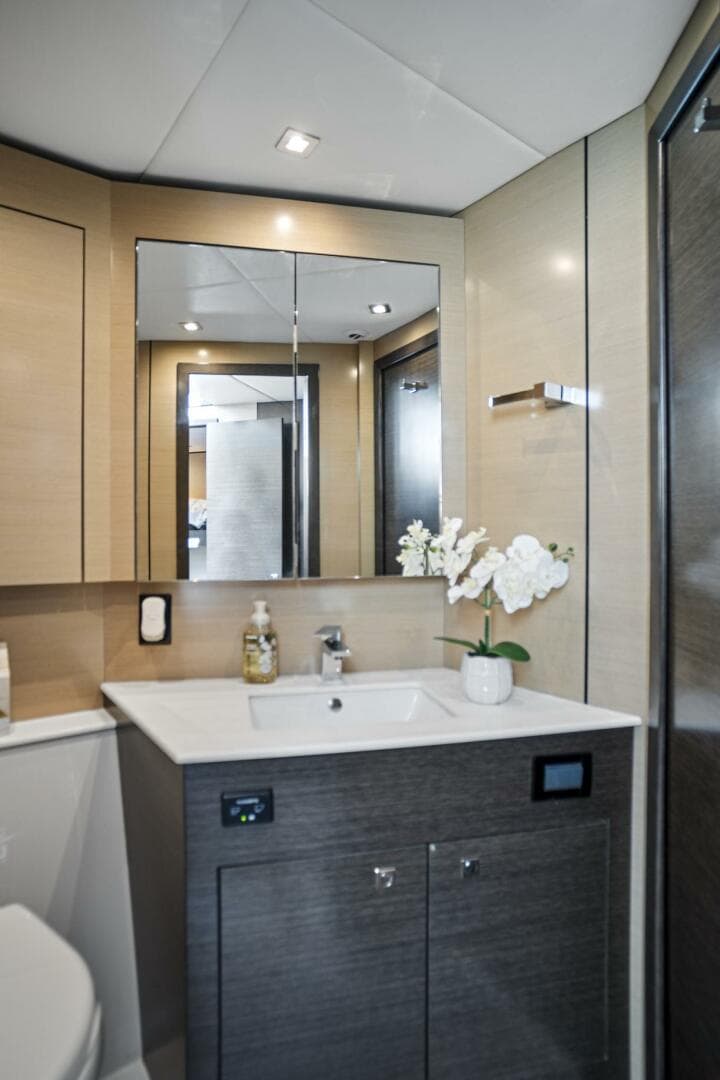 2019 Cruisers Yachts 54 Cantius