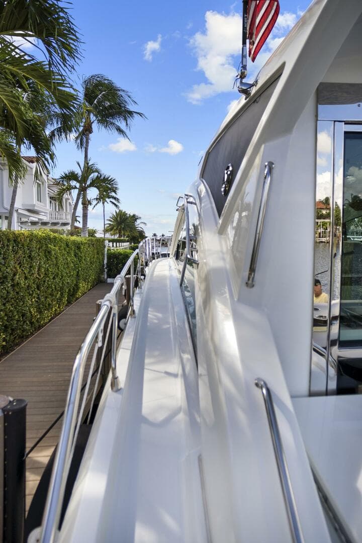 2019 Cruisers Yachts 54 Cantius