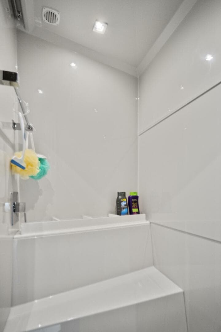 2019 Cruisers Yachts 54 Cantius