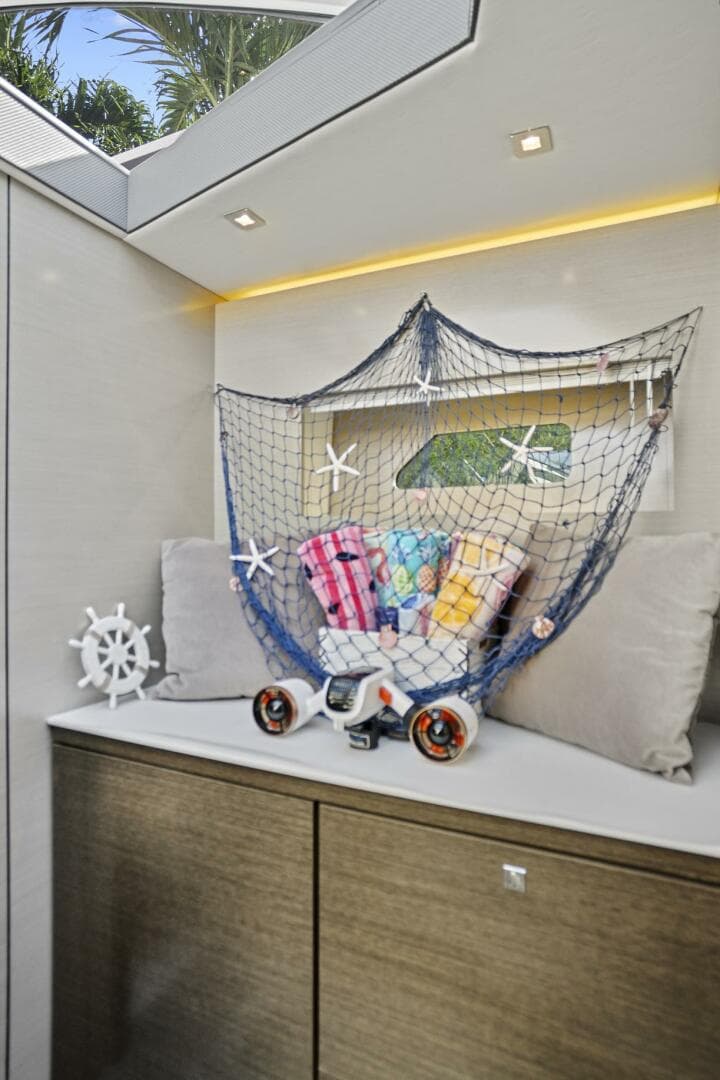 2019 Cruisers Yachts 54 Cantius