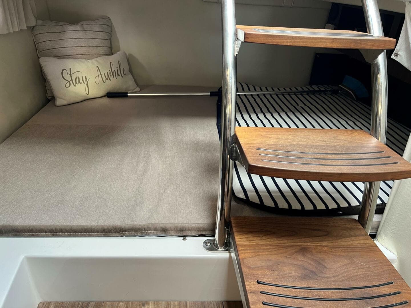 2017 Regal 28 Express