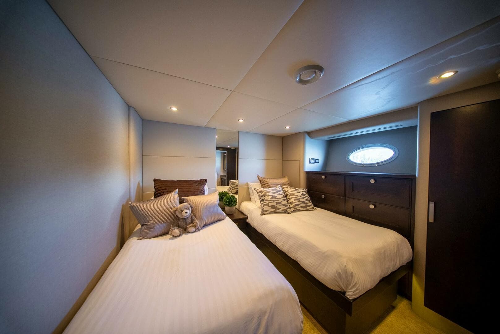 1992 Crescent Custom Yachts Custom