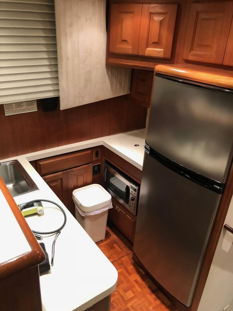 1990 Viking 38 Convertible