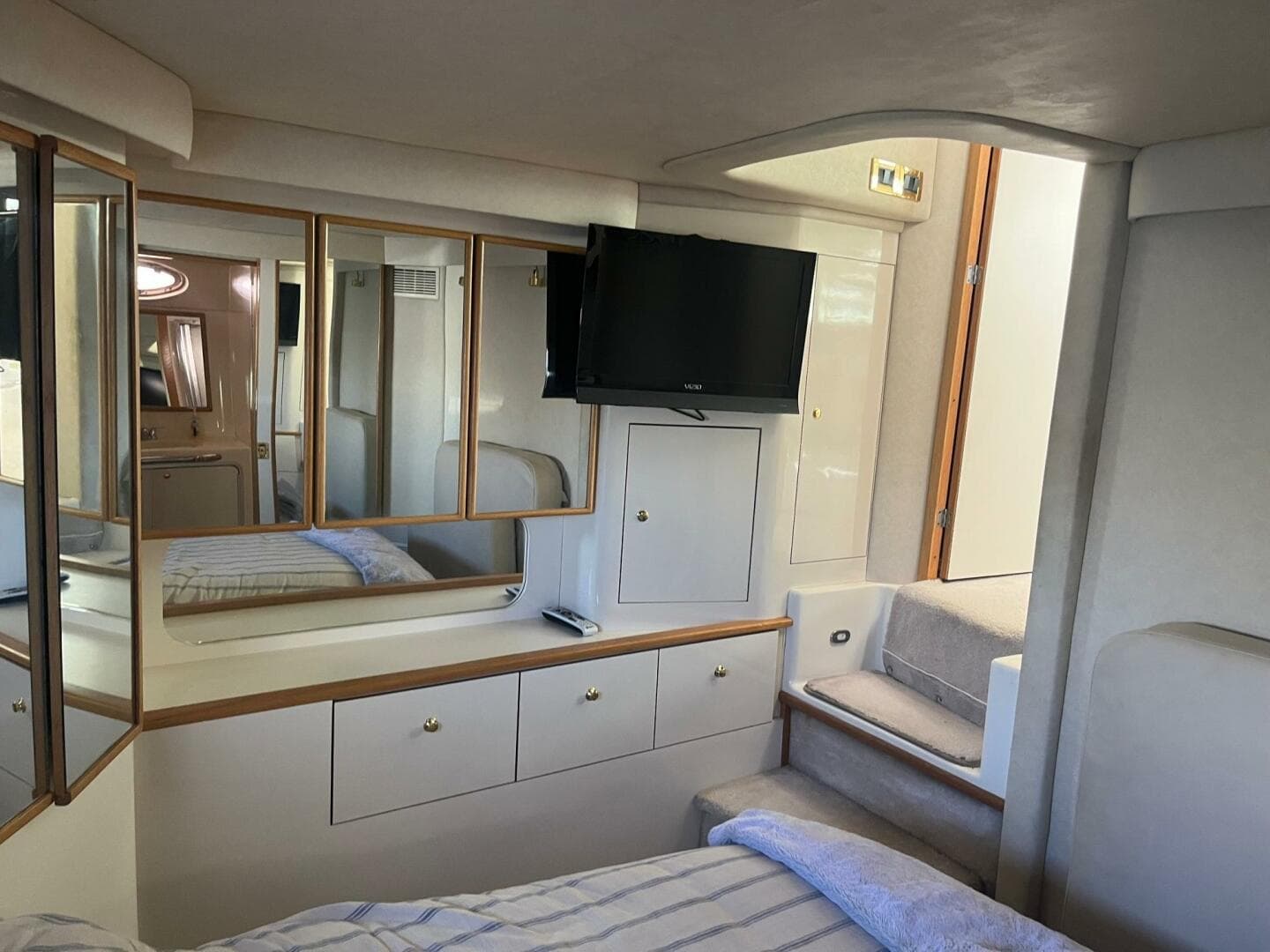 1997 Sea Ray 420 Aft Cabin