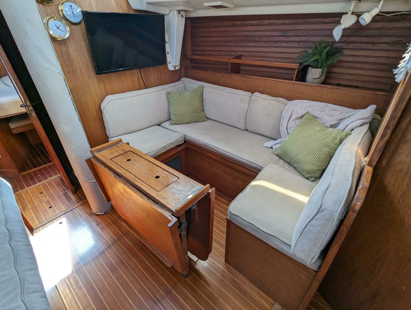 1985 Wauquiez Hood 38 MK II