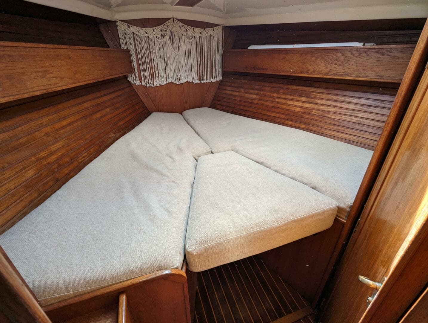 1985 Wauquiez Hood 38 MK II