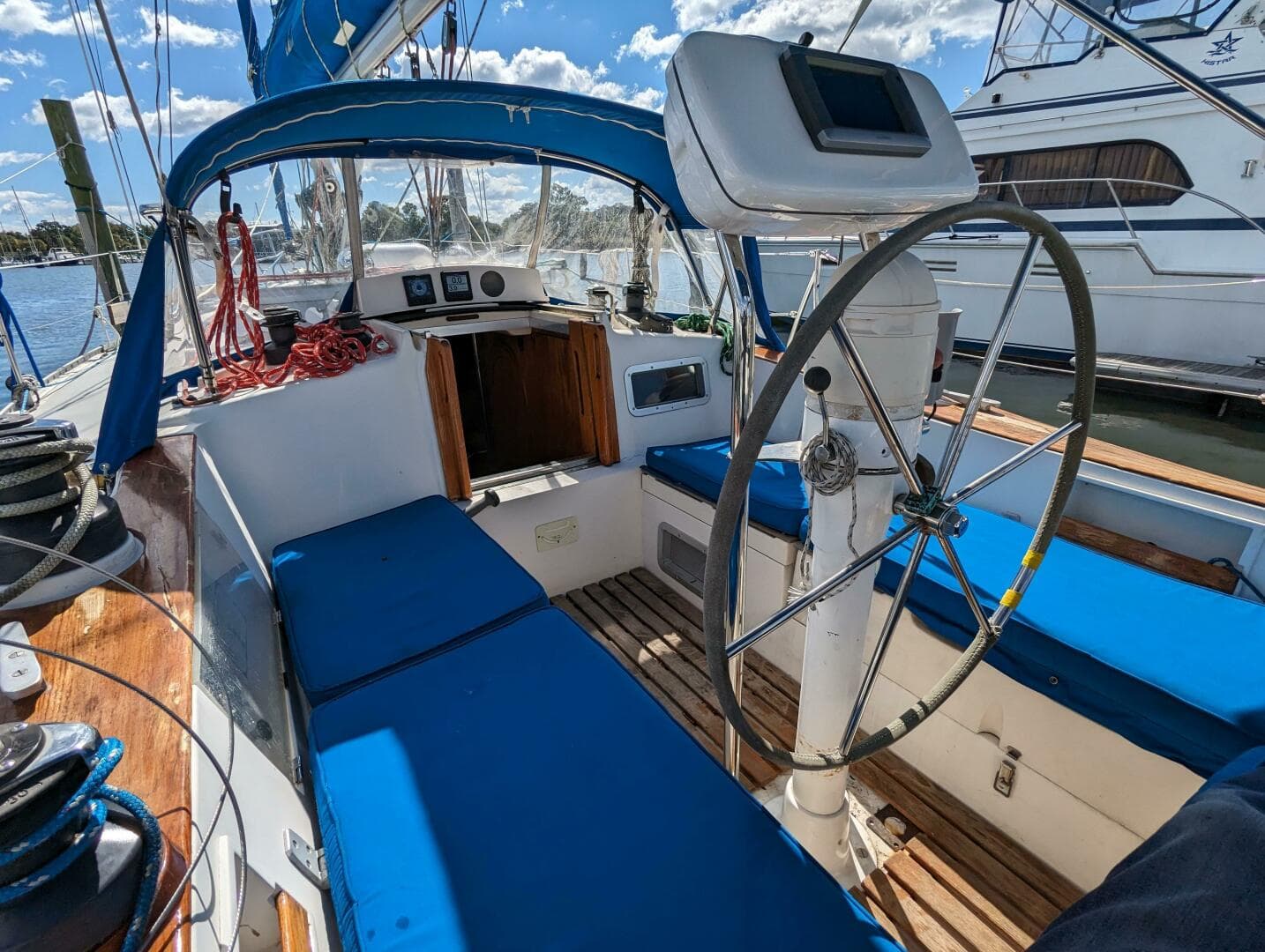 1985 Wauquiez Hood 38 MK II