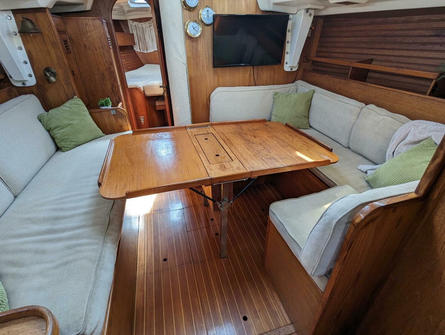 1985 Wauquiez Hood 38 MK II