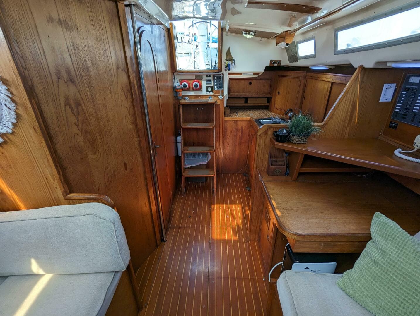 1985 Wauquiez Hood 38 MK II