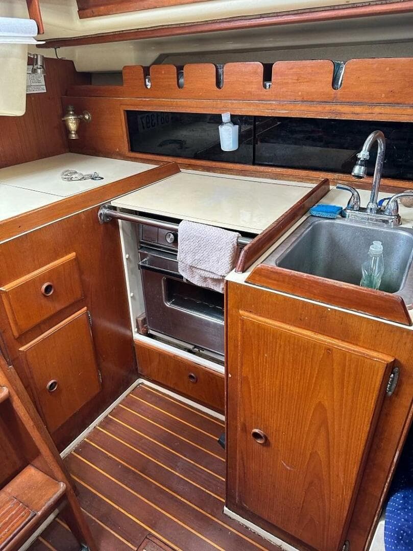 1985 Pearson Sloop