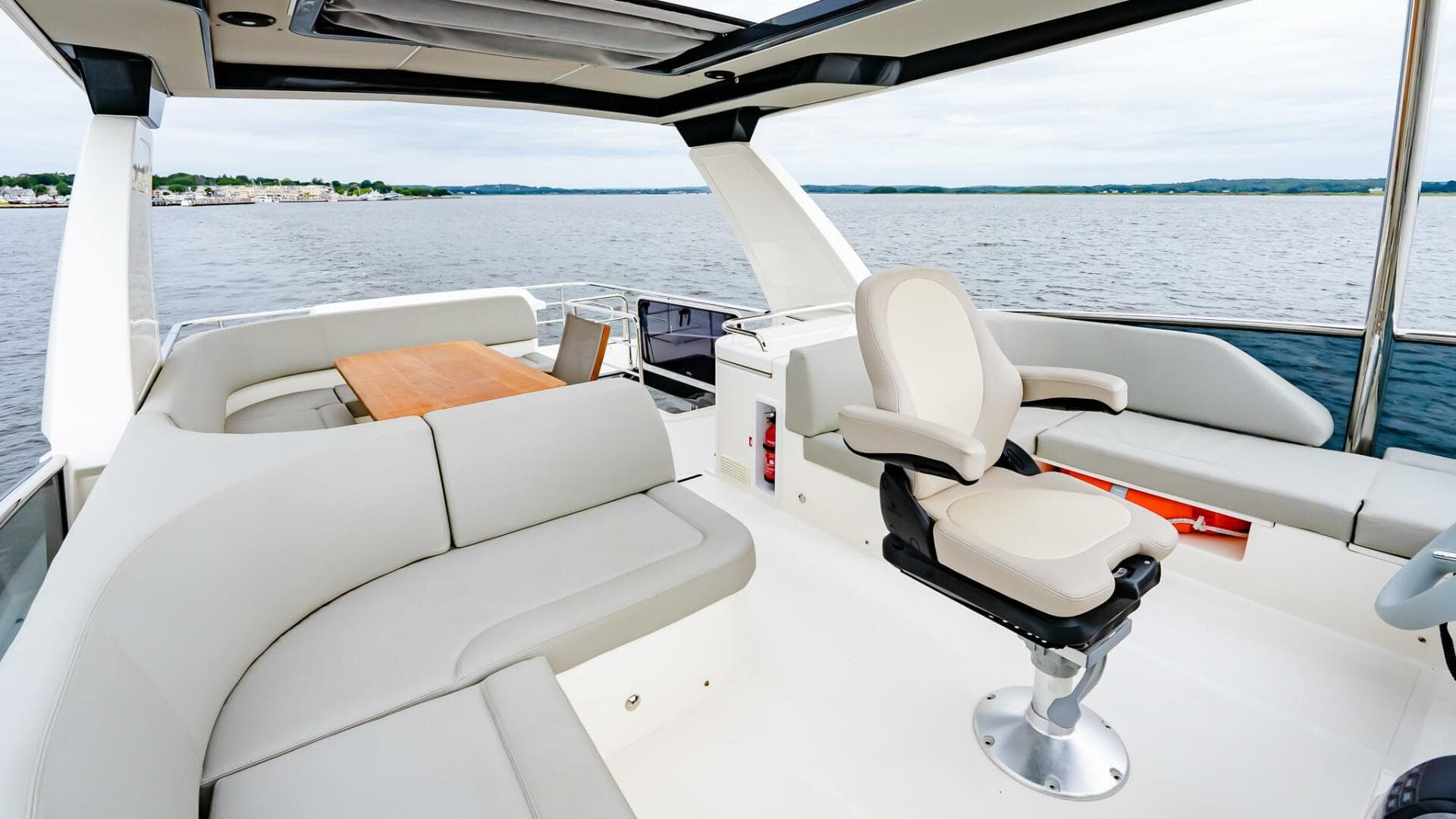 2023 Absolute 52 Navetta