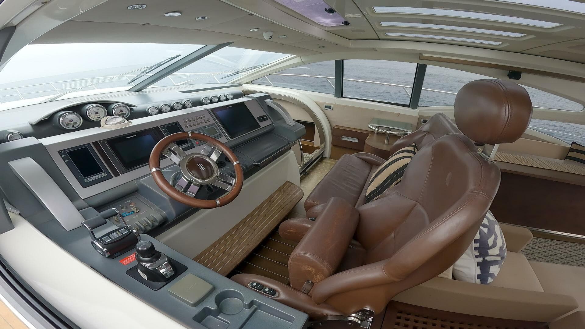 2011 Azimut 68S