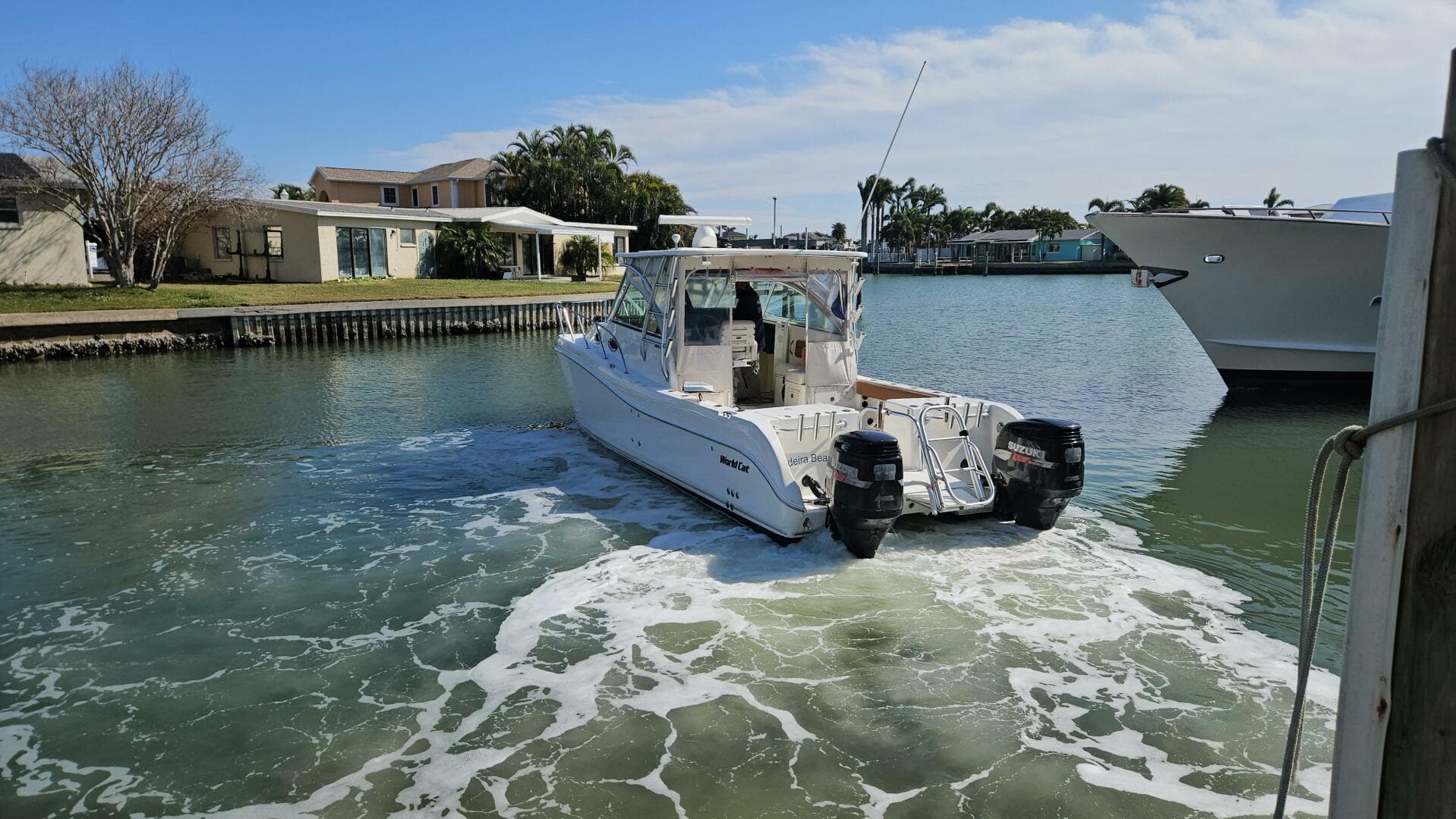 2008 World Cat 320 EC