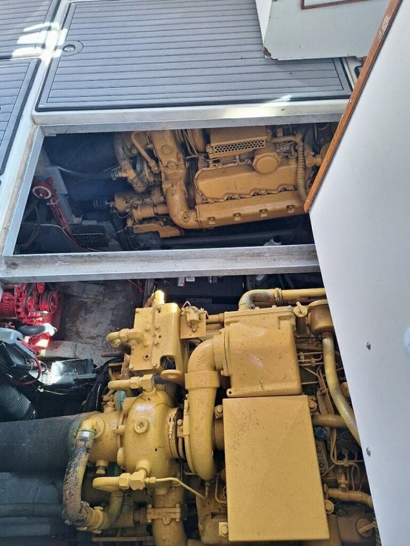 1985 Sea Ray 390 Express Cruiser