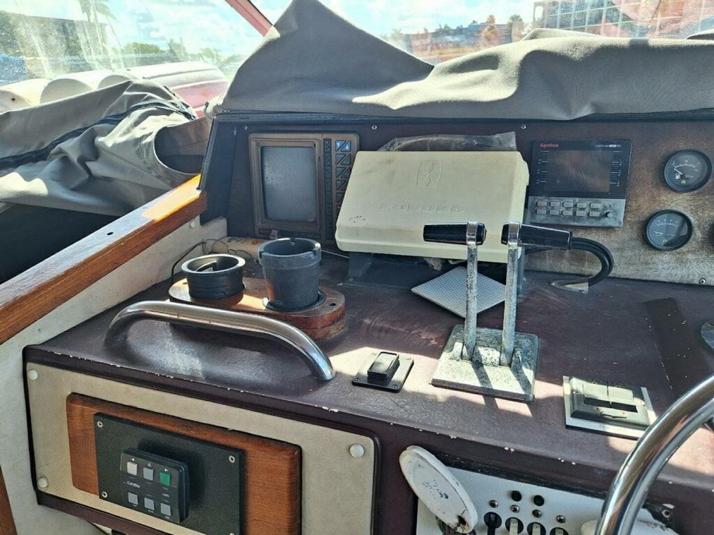 1985 Sea Ray 390 Express Cruiser